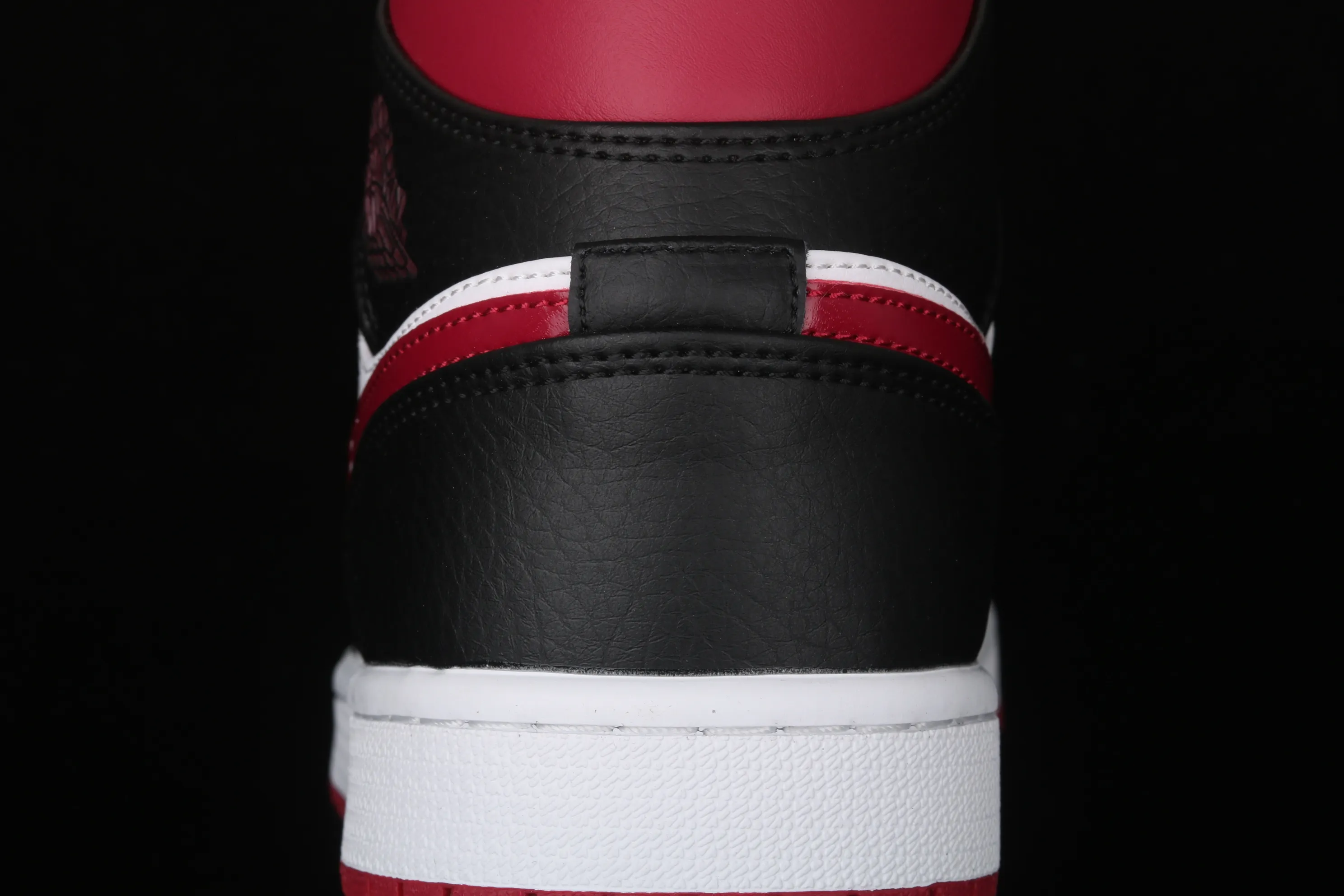 All categories Air Jordan Jordan series basketball shoes Air Jordan 1 Mid Air Jordan 1 Mid AJ1 Joe 1 black and red toe Zhongbang series basketball shoes 554724-066